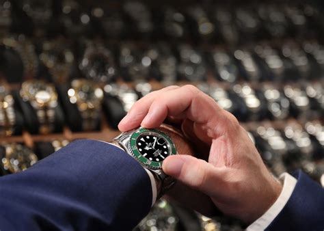 how long will my rolex work without wearing it|minimum wrist time for Rolex.